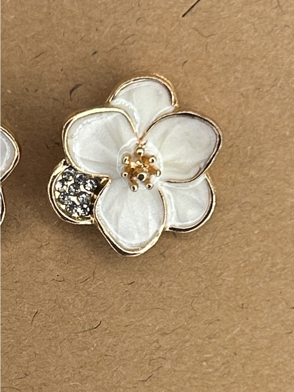 White Flower Crystal Accented Stud Earrings Fashion Jewelry - Picture 2 of 4